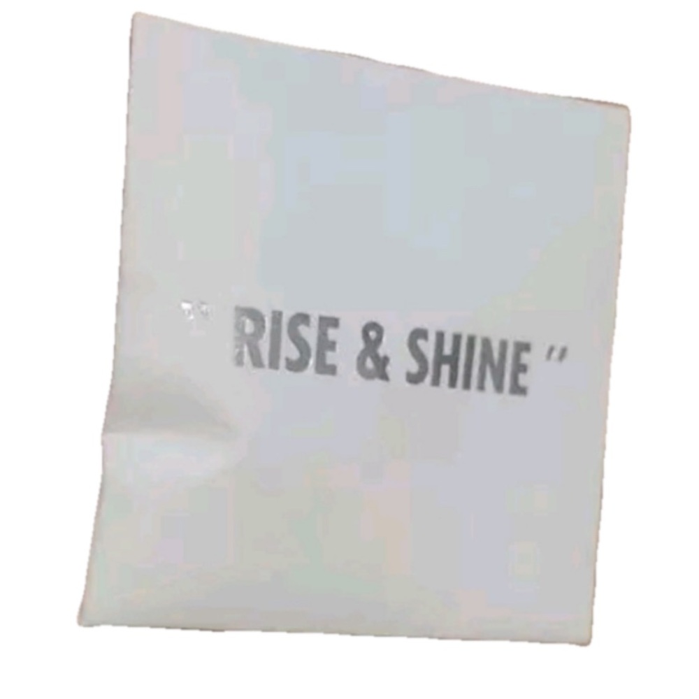 NEW EFFY Carnival Cruise Collectible Fun
Barrel White Rise & Shine Logo Charm. - Picture 2 of 4